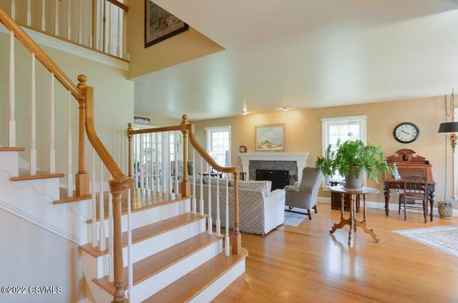 526 Equestrian Ln