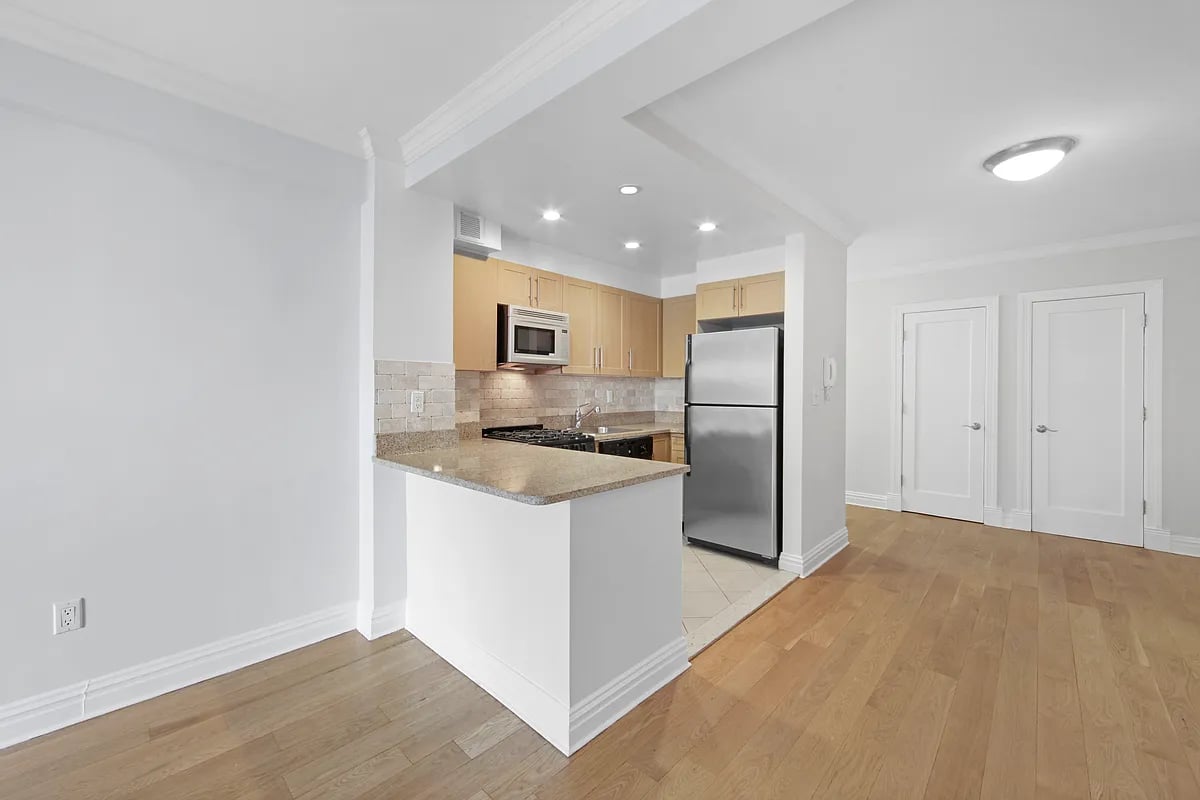 41 Park Ave APT 3B