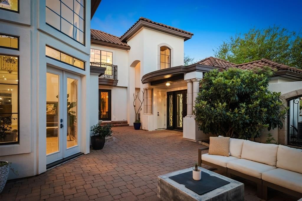 Sold in Lake Pointe