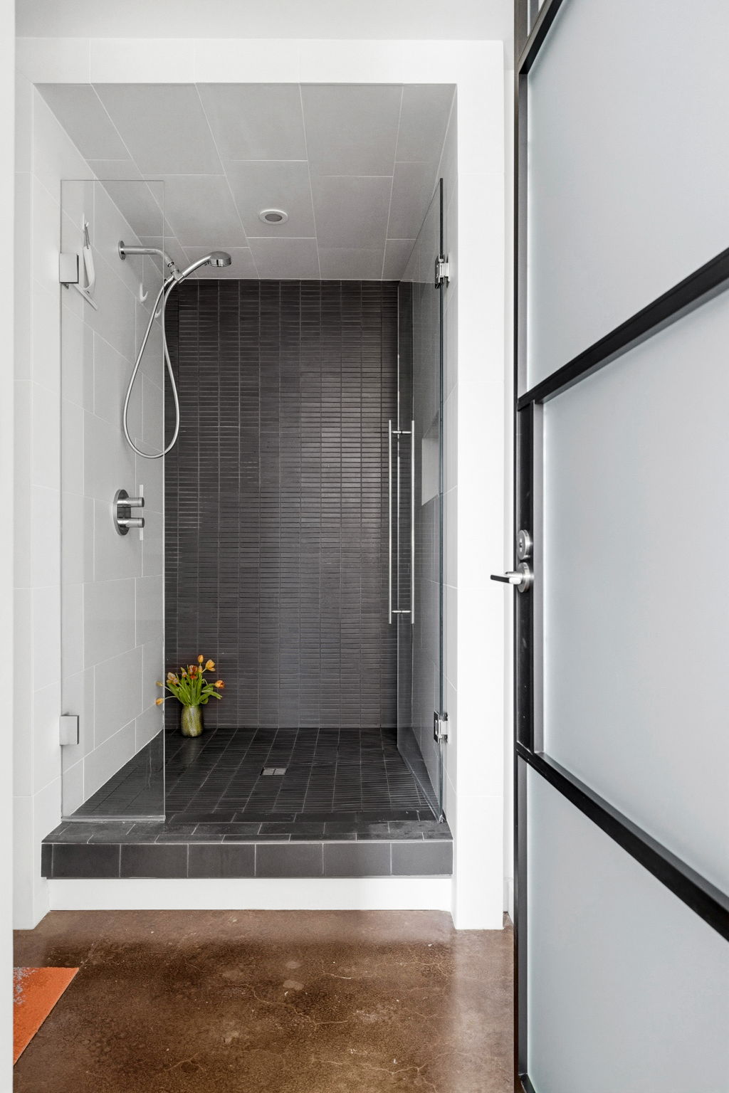 Sowa Full Service Condo