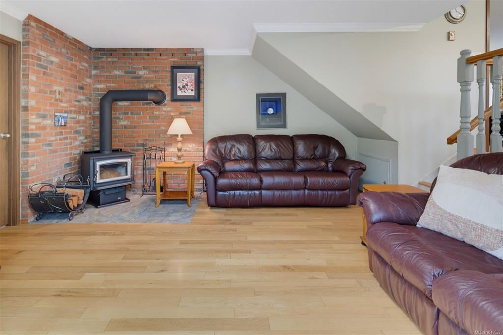 2056 Skyline Cres