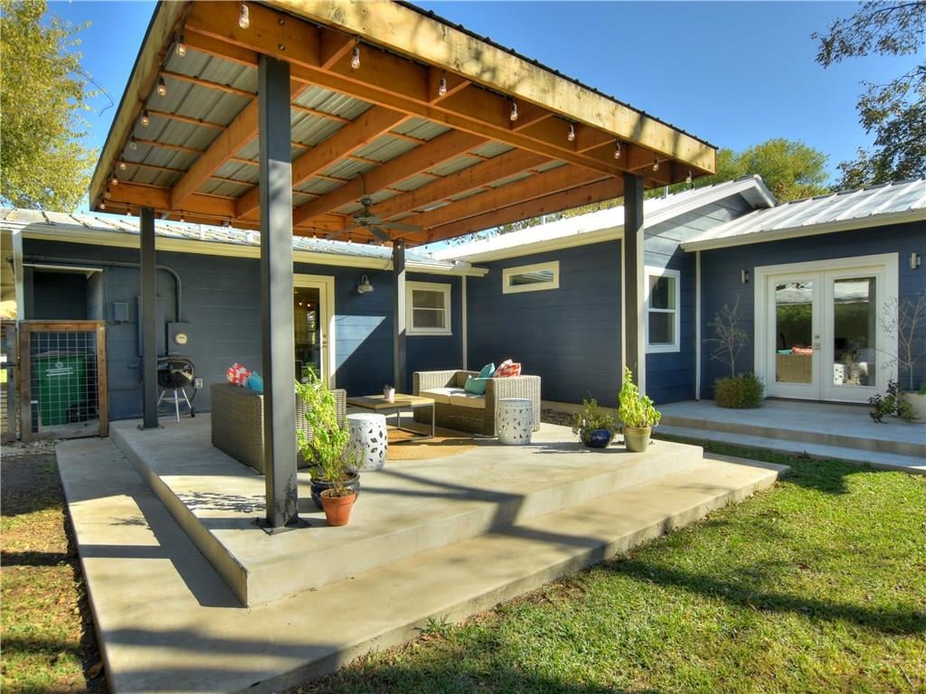 Remodeled Crestview Bungalow on .28Acre Lot