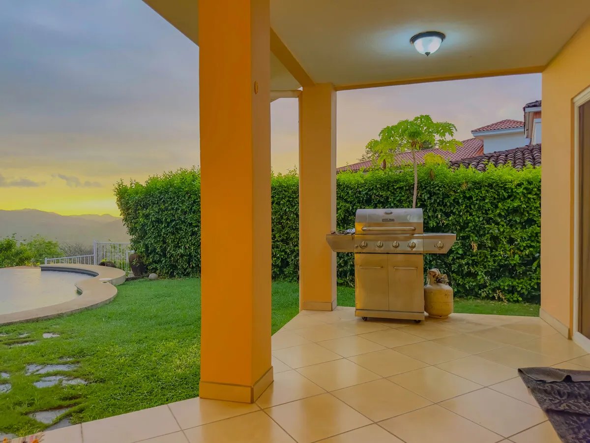 Ocean View Home in Altos del Cacique