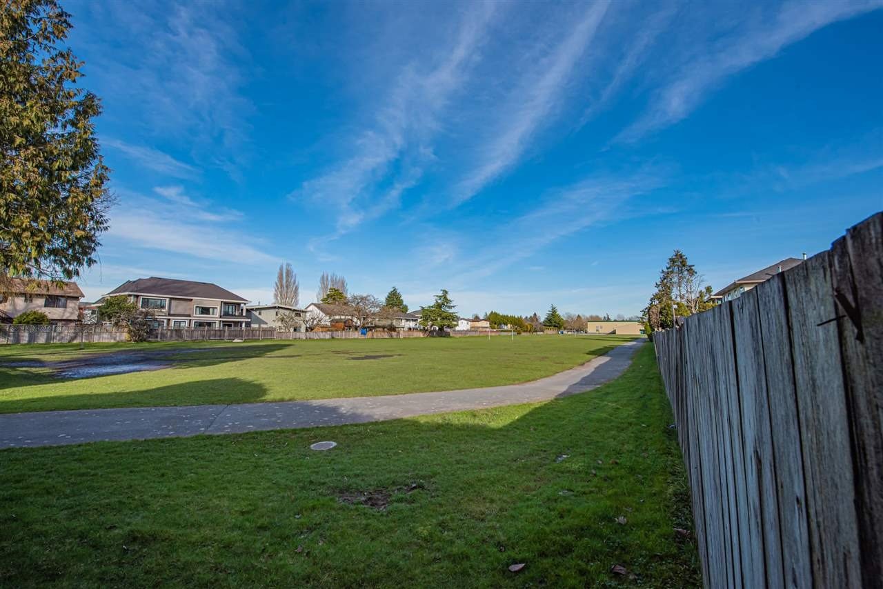 7280 Winchelsea Cres