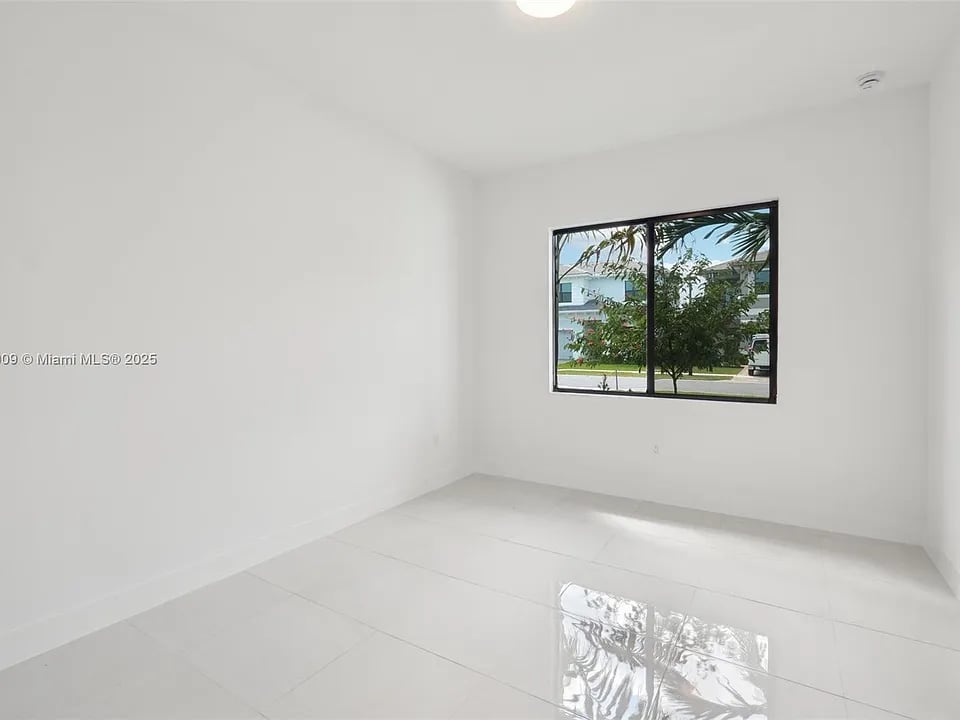 13075 Feathering Way