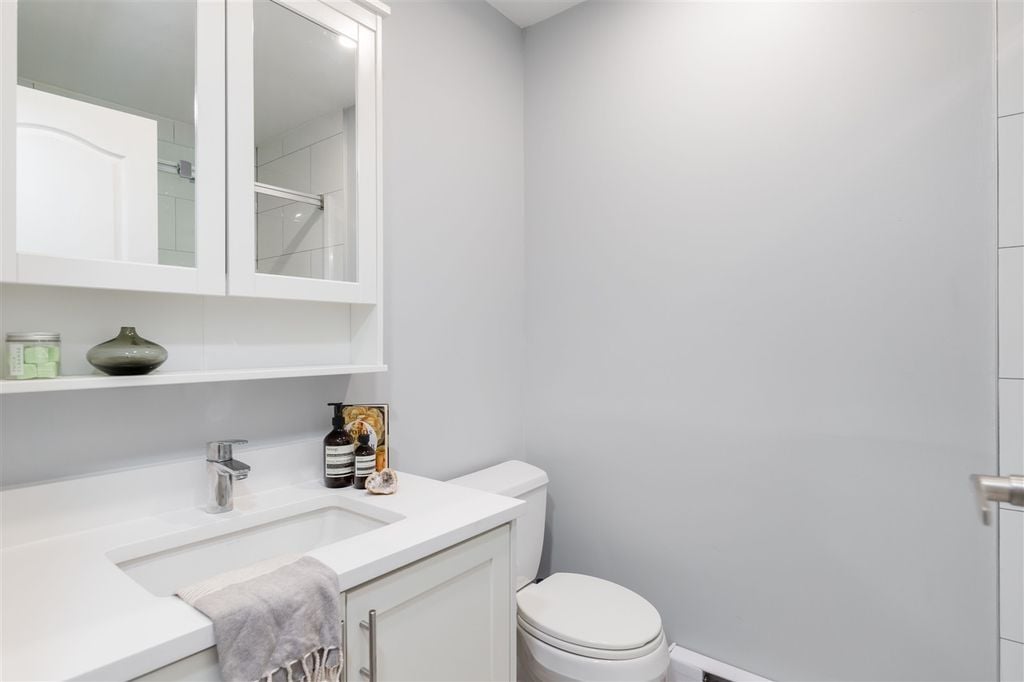 786 W 69th Ave