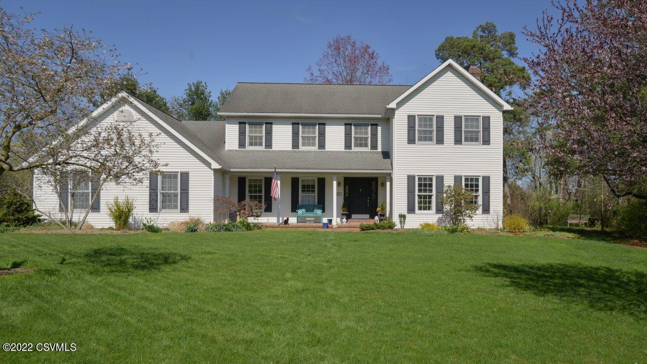 526 Equestrian Ln