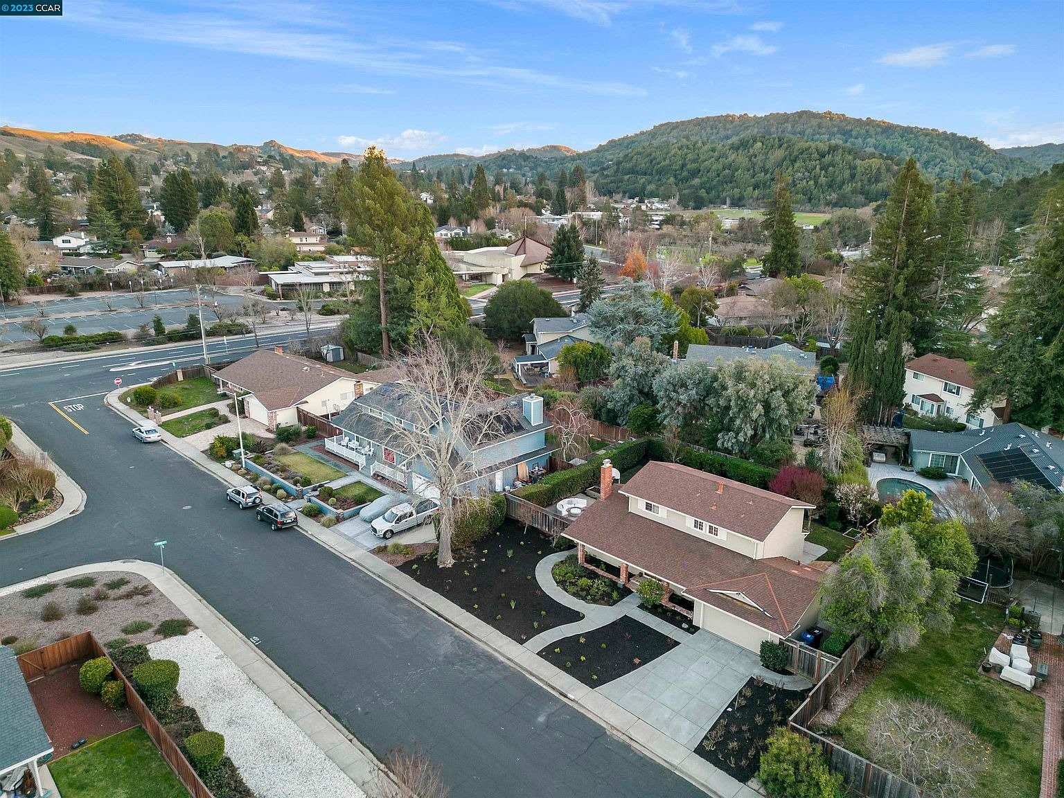 1410 De La Cruz Way
