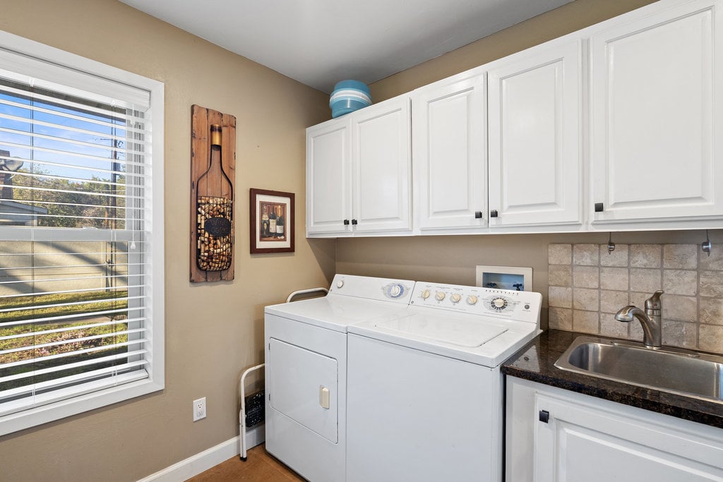 Stunning Waterfront Retreat in the Heart of Kingsland