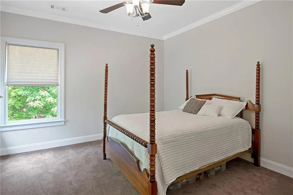 1555 Northcliff Trce