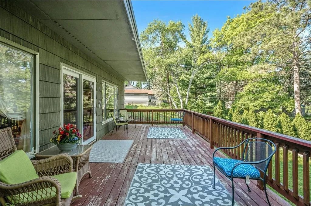 156 Lakeview Ave