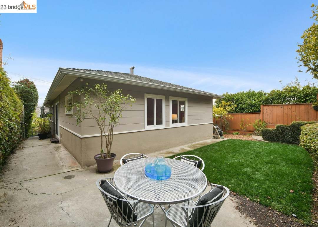 227 Kenyon Ave