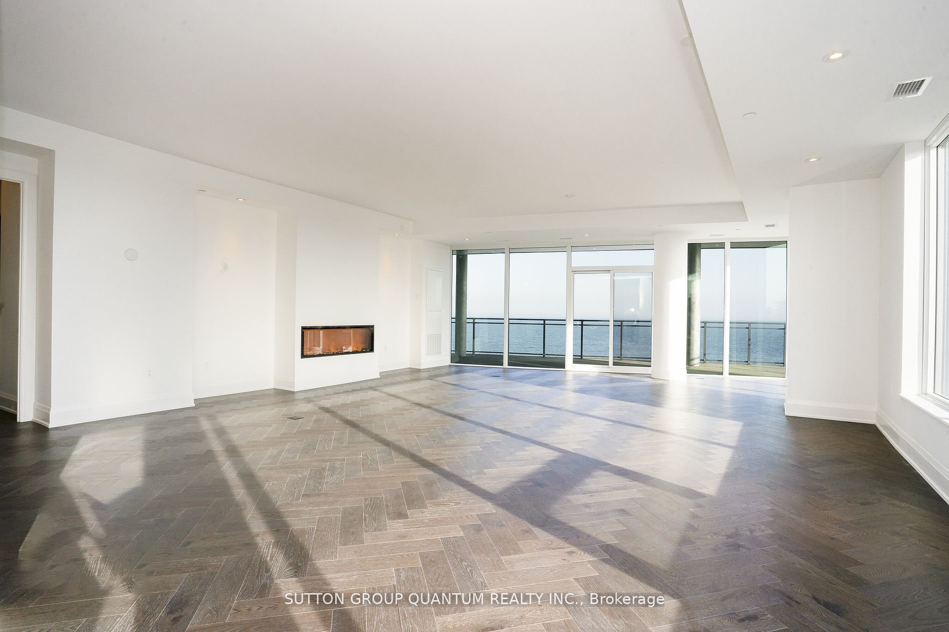 55 Port St E 602