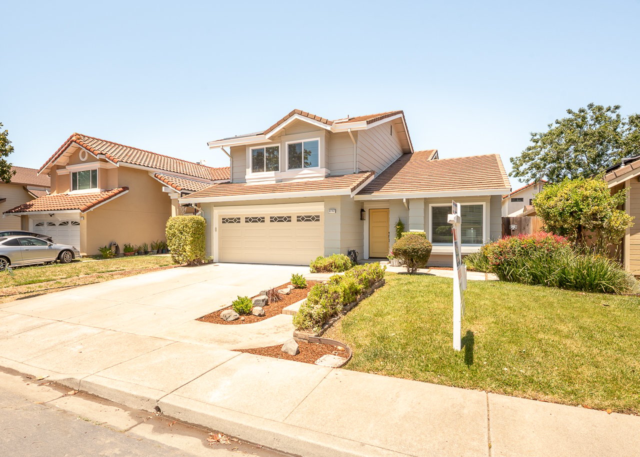 Newly Remodeled. 1 Bed/Bth down, Pioneer Elem!