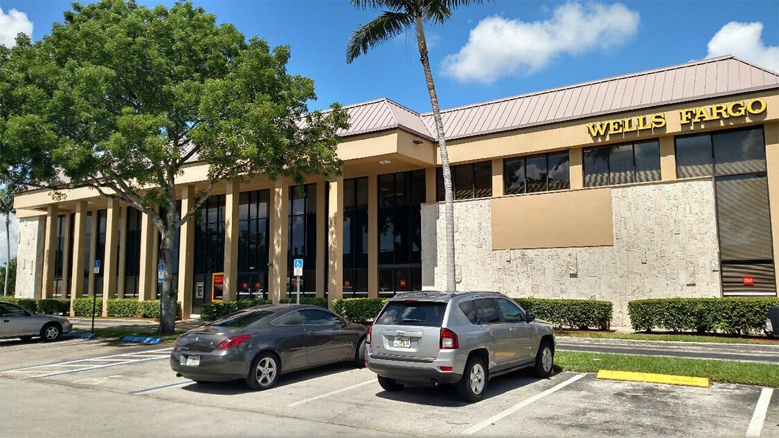 1950 W Hillsboro Blvd