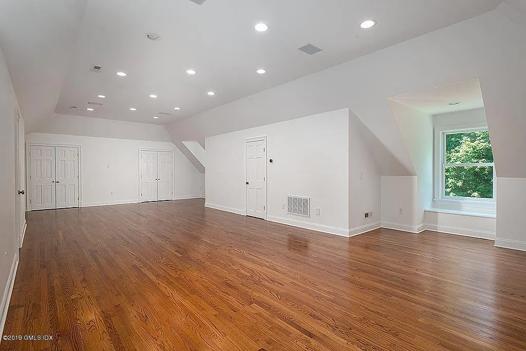 15 Mountain Laurel Dr