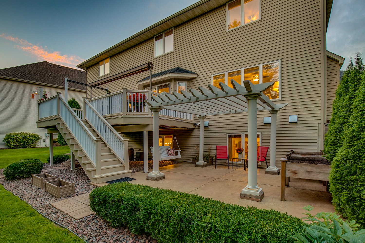 Beautiful 2-Story in Desirable OakParke Estates