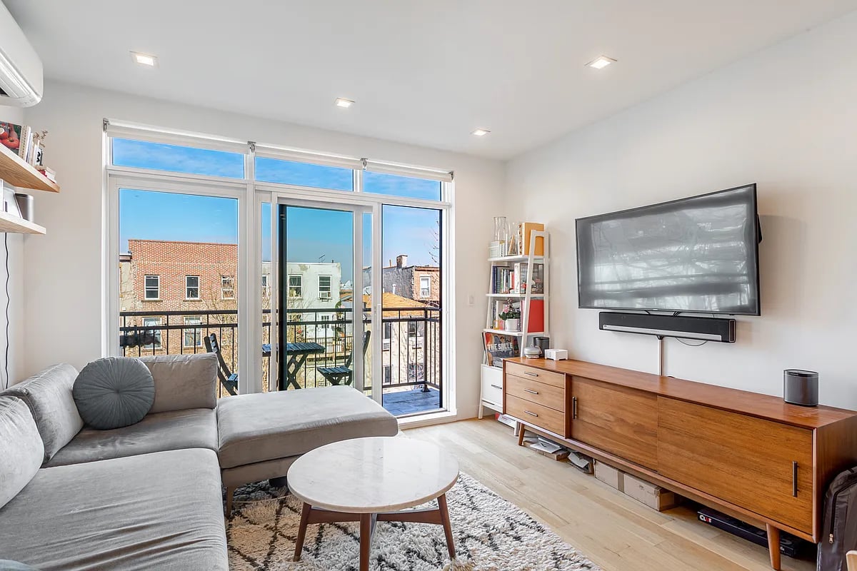 203 Quincy Street Unit: 4B