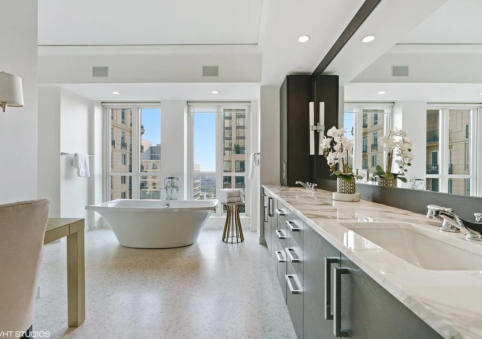 11 E Walton St APT 3201
