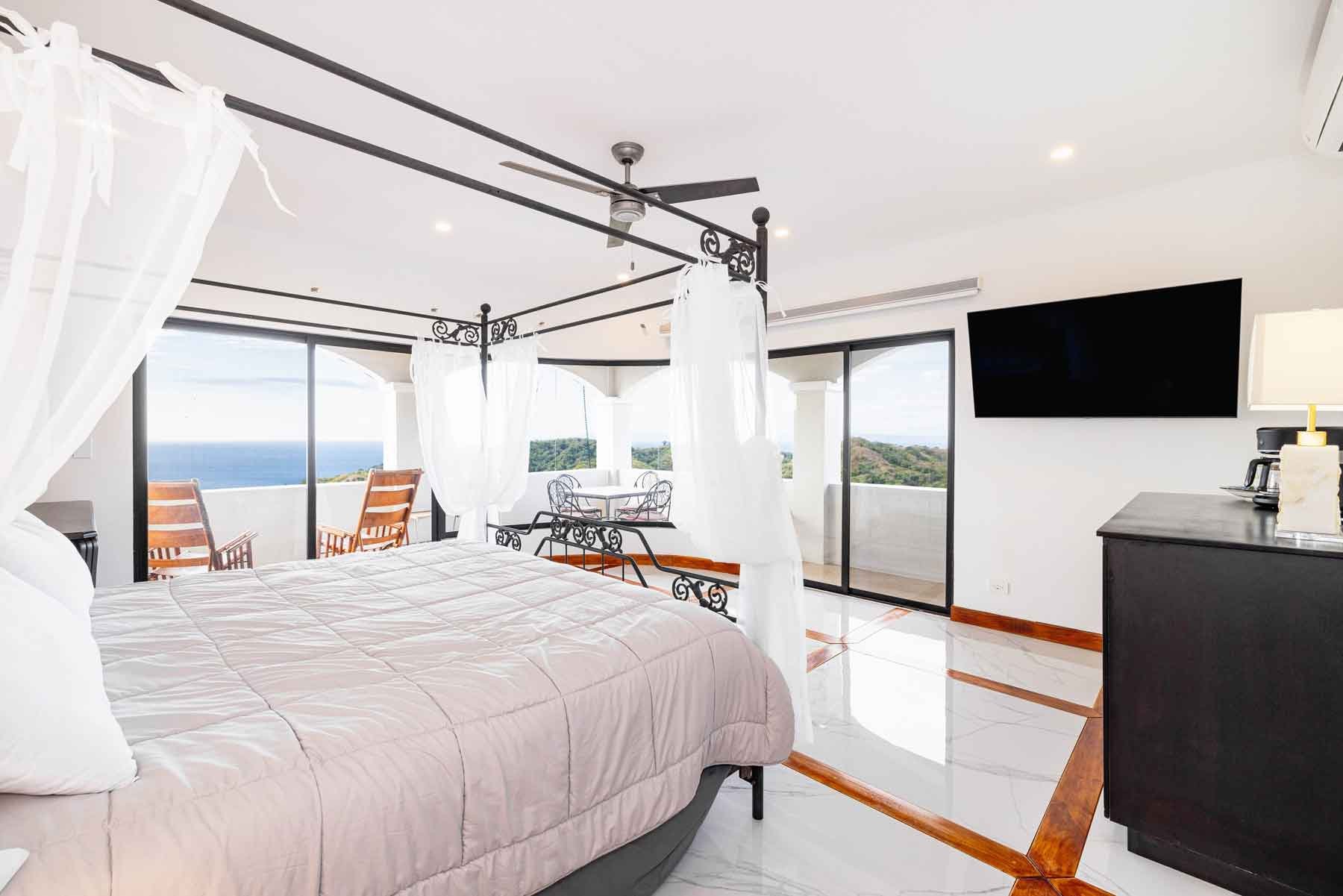 Casa Vista de Paraíso | Panoramic Ocean & Volcano Views in Exclusive Lomas del Mar
