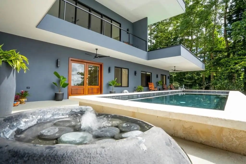 INTRODUCING VILLA CURA SOUL: AN IDYLLIC MODERN TROPICAL LUXURY RESIDENCE – 0.28 ACRES