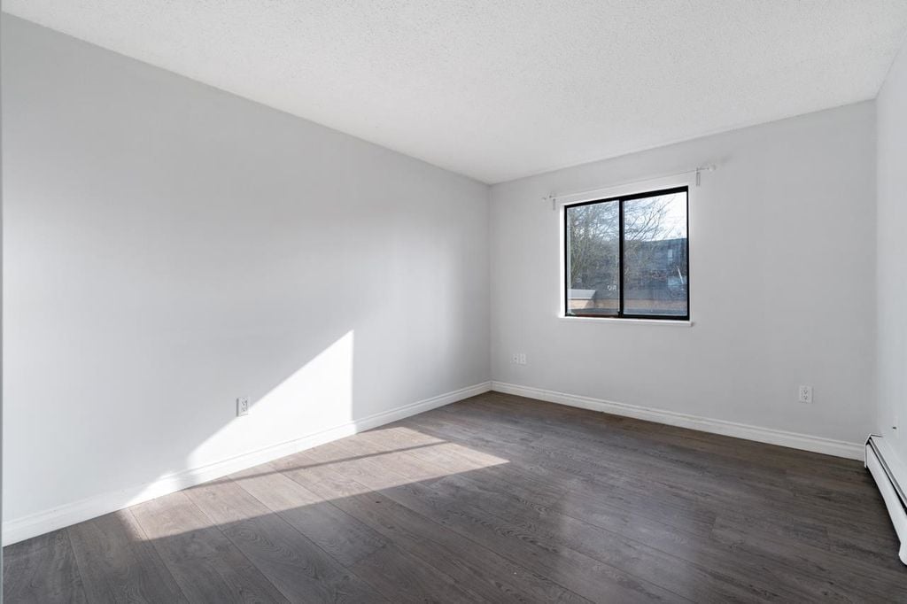 2215 Dundas St, #207