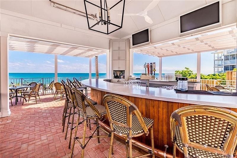 8814 Lakeside Cir
