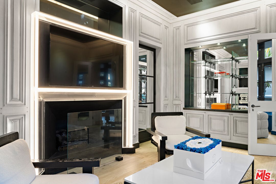 Century Woods Dr, 90067