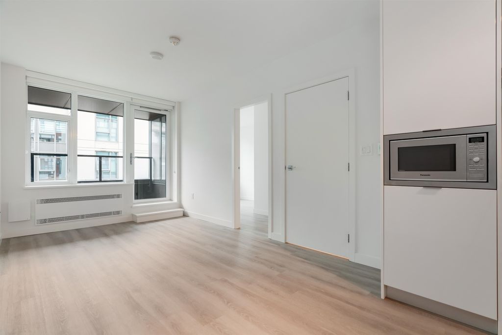 209 E 7th Ave, #607