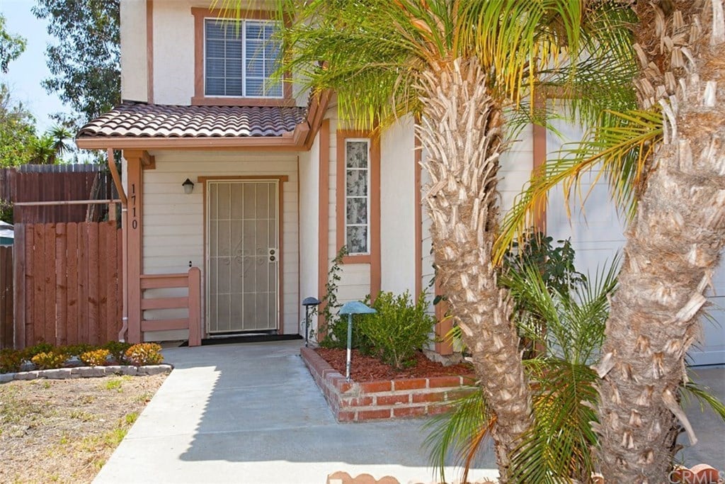 1710 S Mammoth Pl