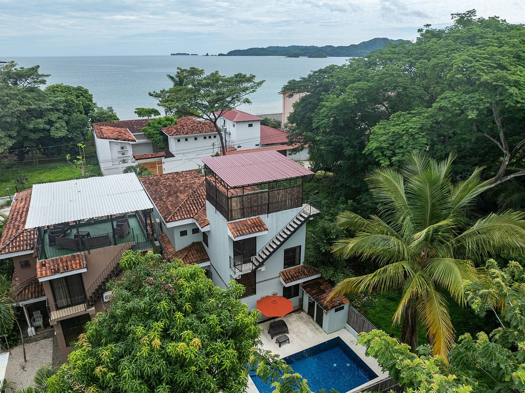 Casa Reye | Stunning 3-Bedroom Beach Home with Rooftop Ocean Views and Private Pool in Surfside, Playa Potrero