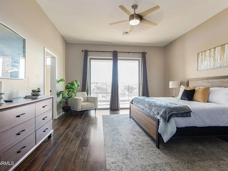 2827 W Adventure Dr