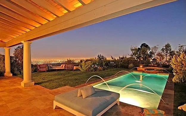 9371 Beverly Crest Dr