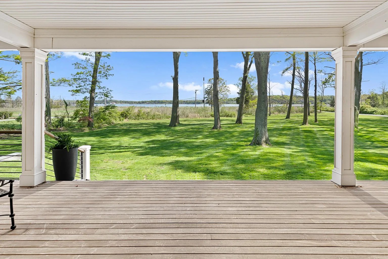93 Lloyd Harbor Rd