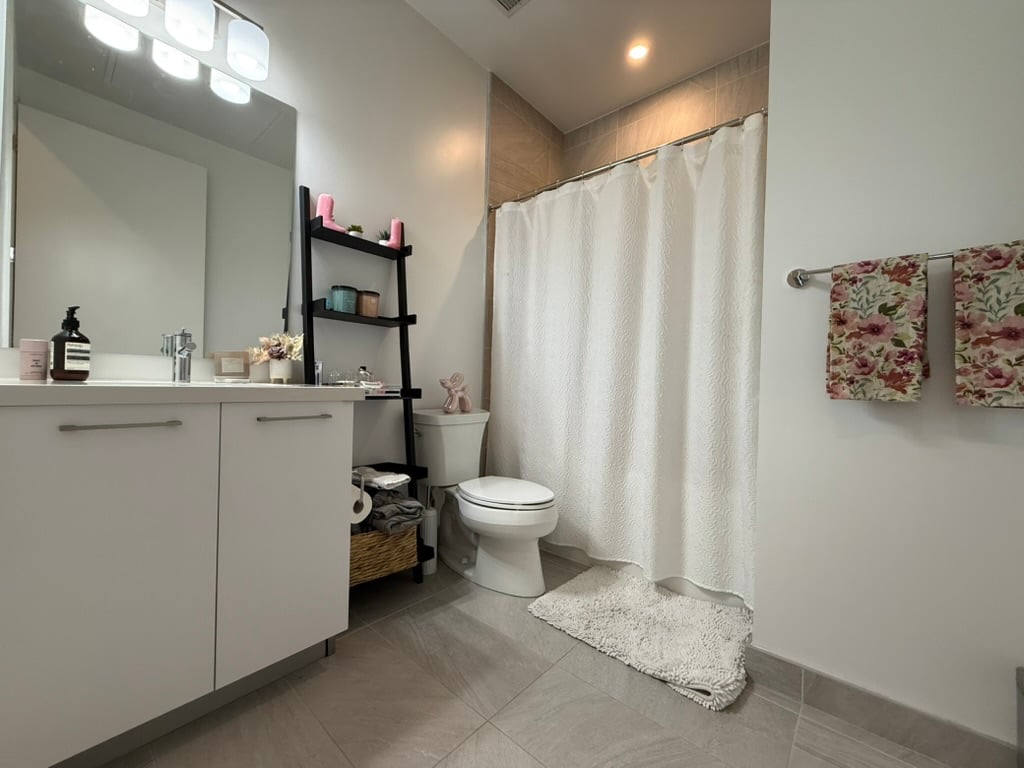 33 Frederick Todd Way 217, Toronto C11 Unit: 217