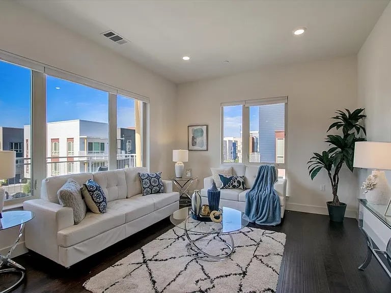 1685 Delano St #30