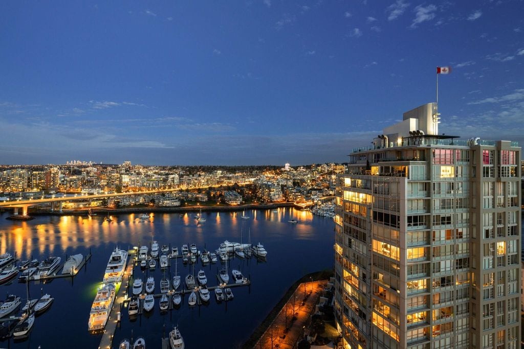 1201 Marinaside Cres, #2505