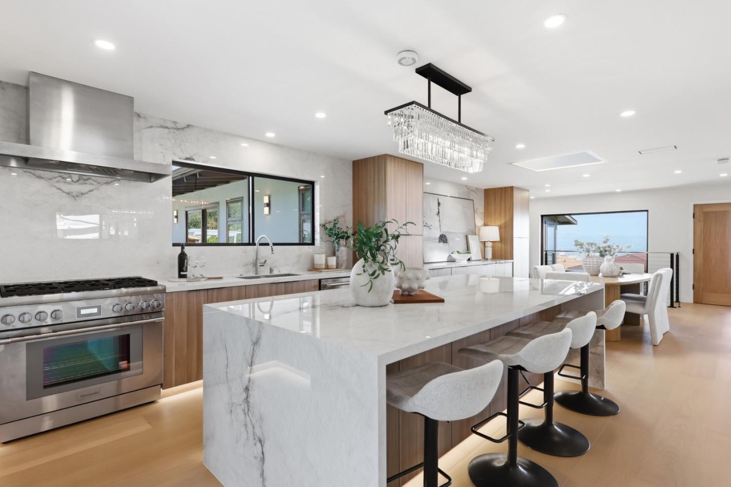 1041 Crestview Drive