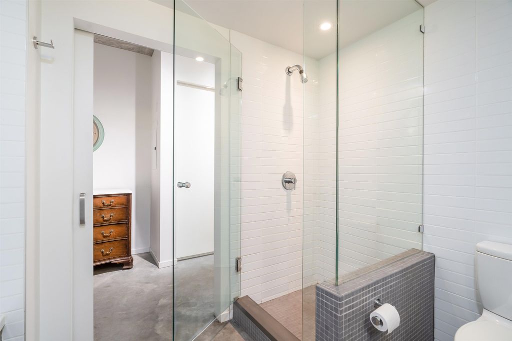 388 W 1st Ave, #206
