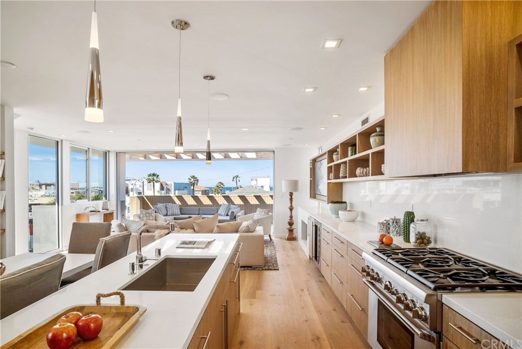 121 2nd St