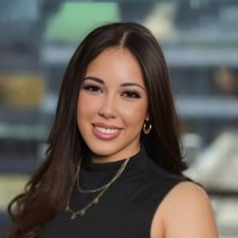 Dayanne Gomez New York Real Estate Agent Headshot