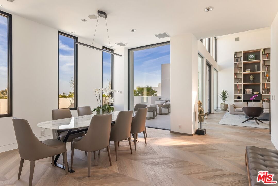 Monarch Crest, Sierra Mar Pl, 90069