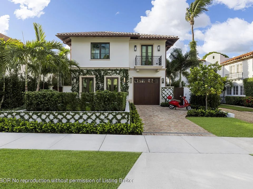 218 Everglade Avenue