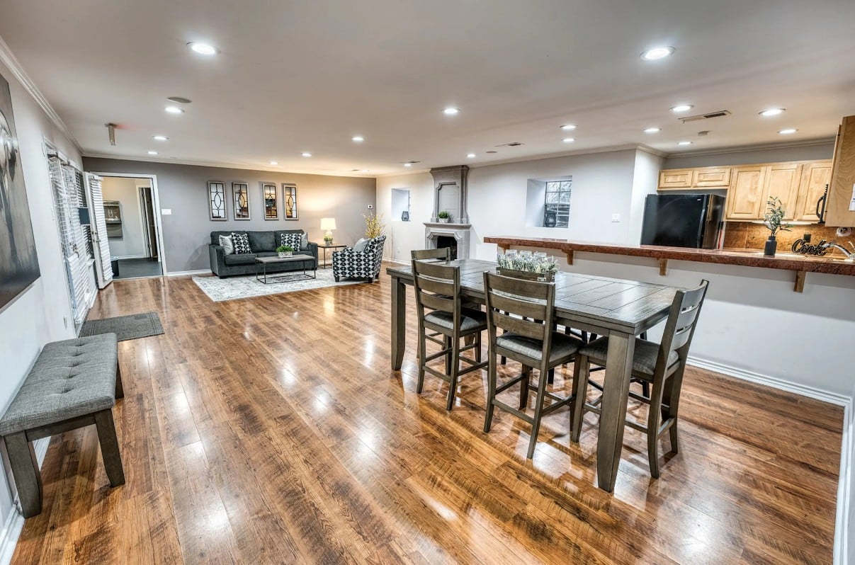 Beautiful north Central 1/1; be close to everything!