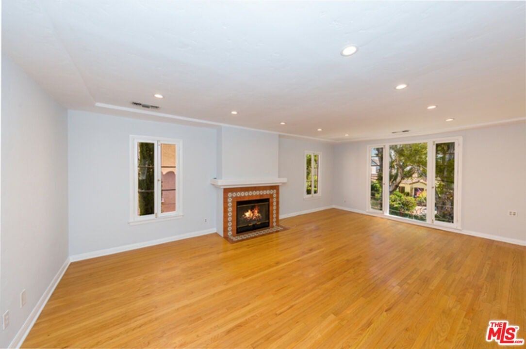 1131 S La Peer Dr