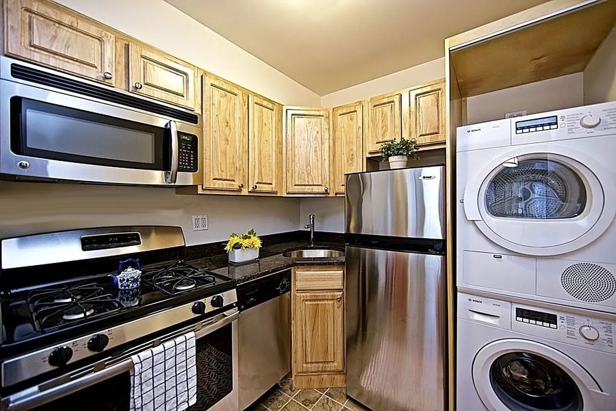 852 Union Street #1