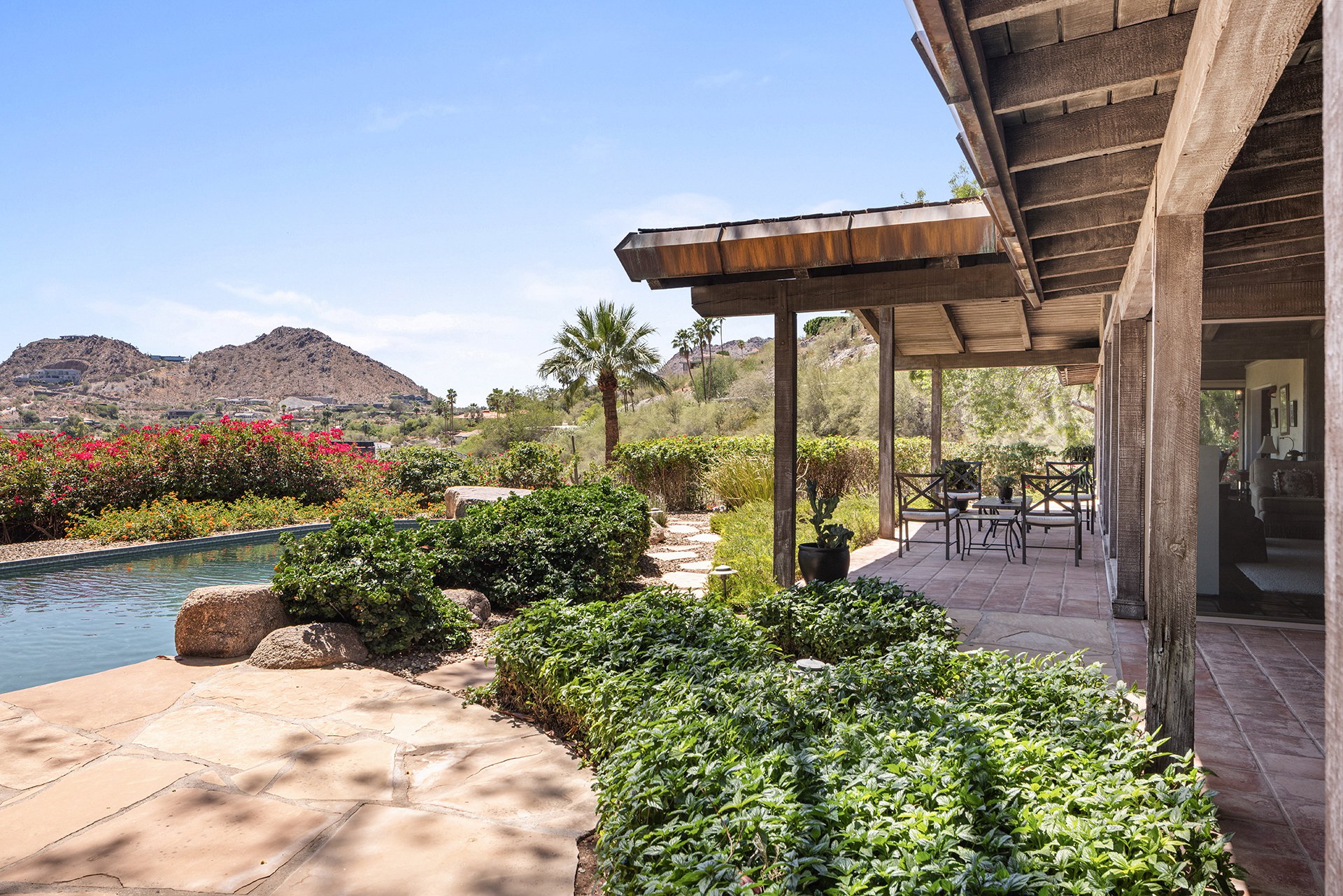 7547 N LAKESIDE Lane