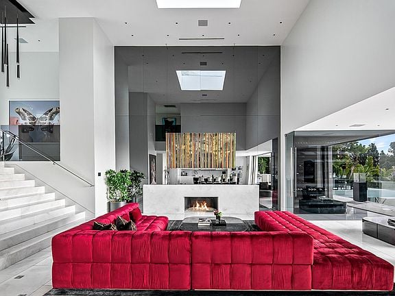 9066 St. Ives Dr