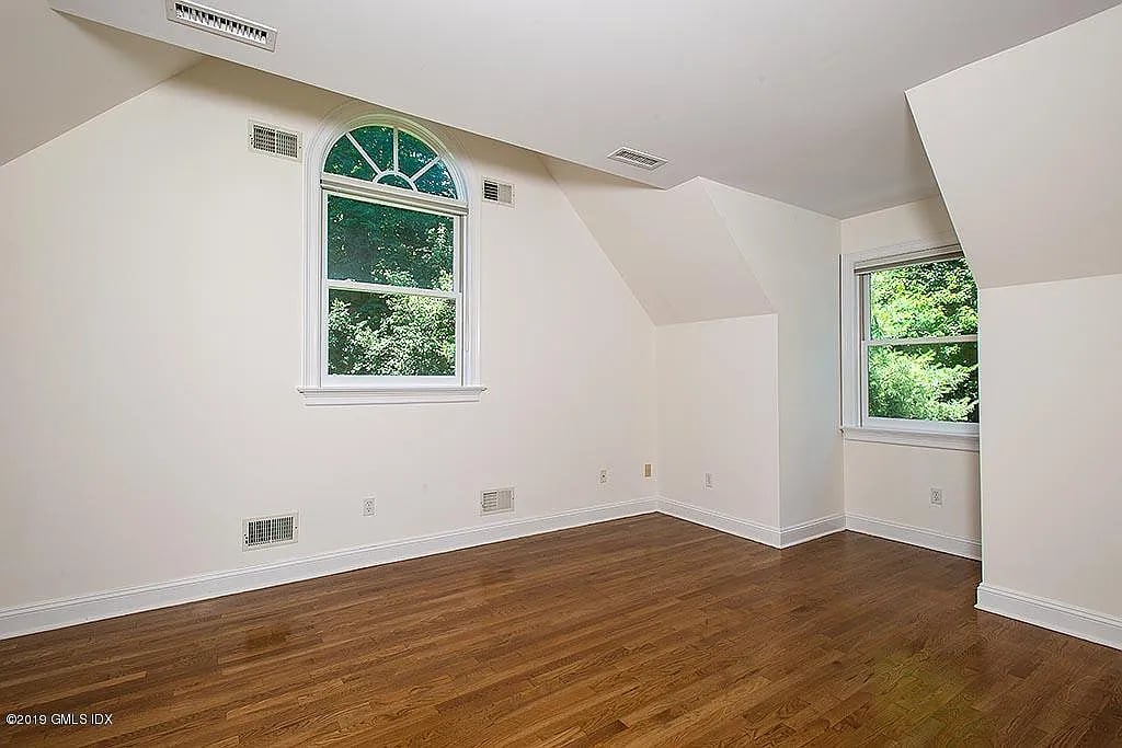 15 Mountain Laurel Dr