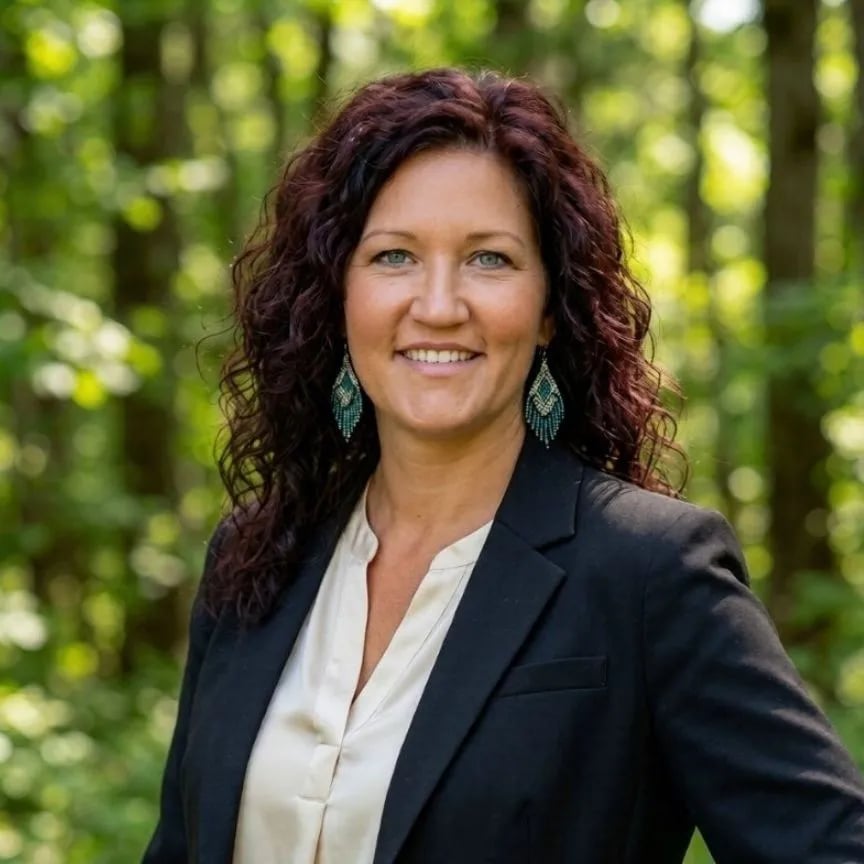 Meredeth Wood Listings.com real estate agent headshot
